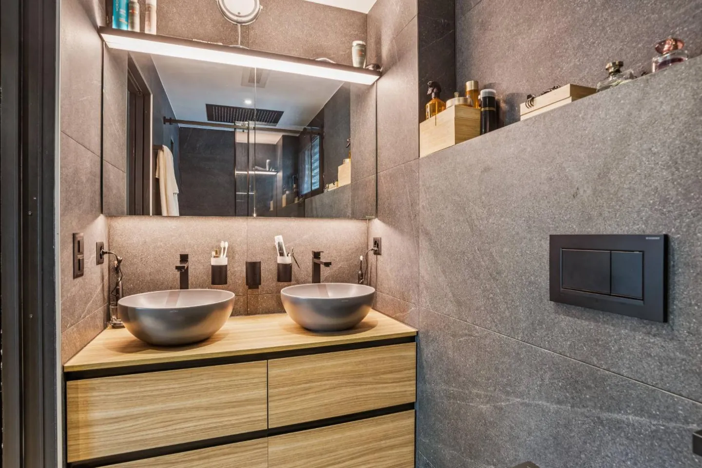 Propriété extraordinaire en PPE avec piscine et spa - Photo 8 sur 13