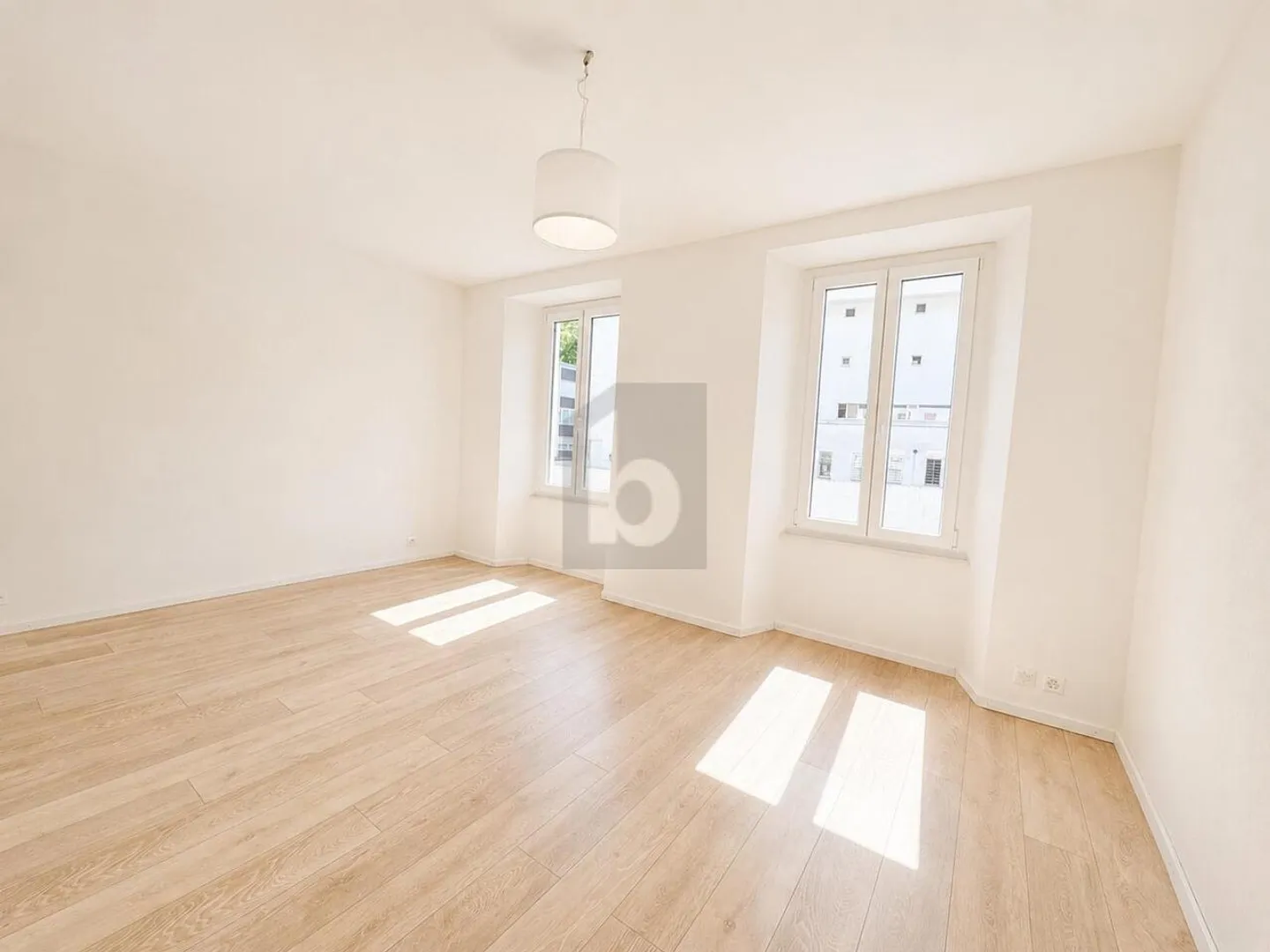 CENTRAL LOCATION, CHARM AND MODERNITY - Photo 5 of 6