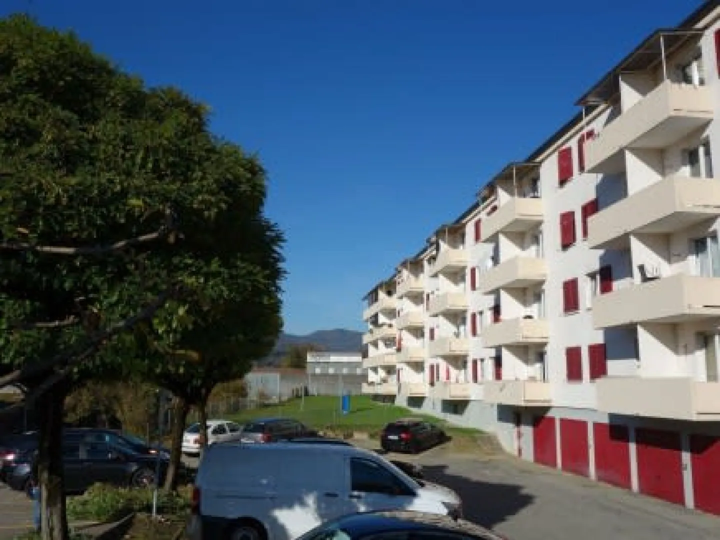 Newly Renovated 3.5 Room Apartment in Dulliken!! - Photo 1 of 10