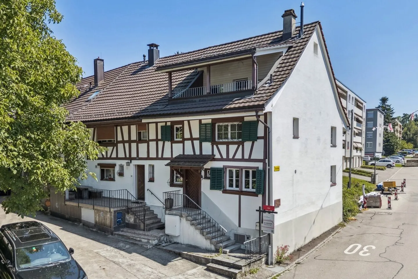 Rareté historique et entièrement rénovée dans un emplacement idéal - Photo 1 sur 9