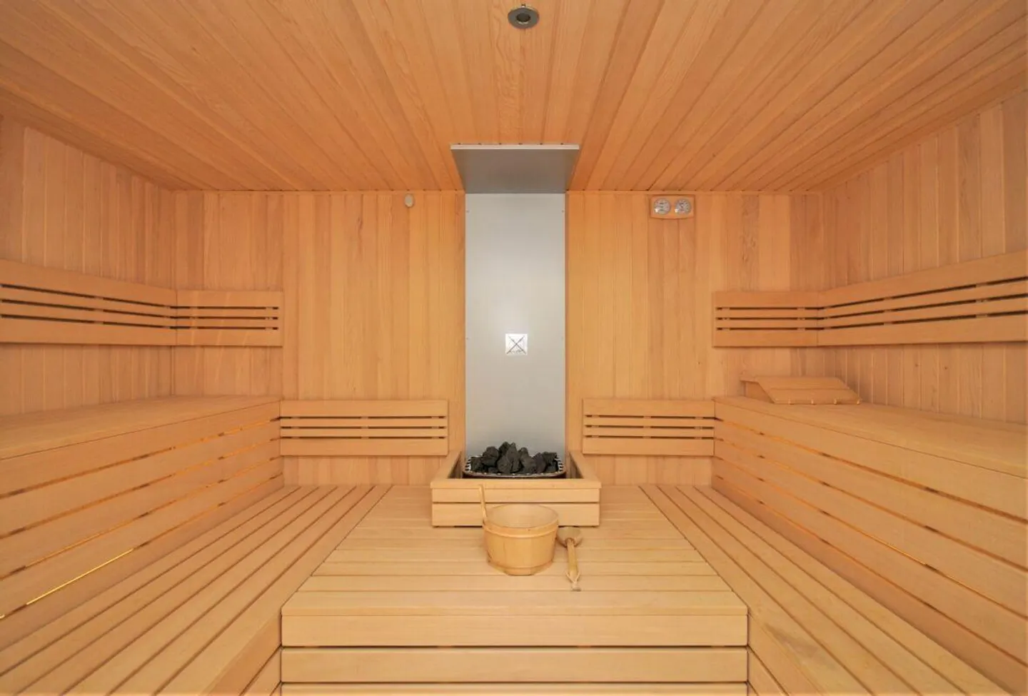 Generöse 3,5 Zimmer mit Seeblick, 2 große Terrassen und Außenpool - Foto 18 von 21
