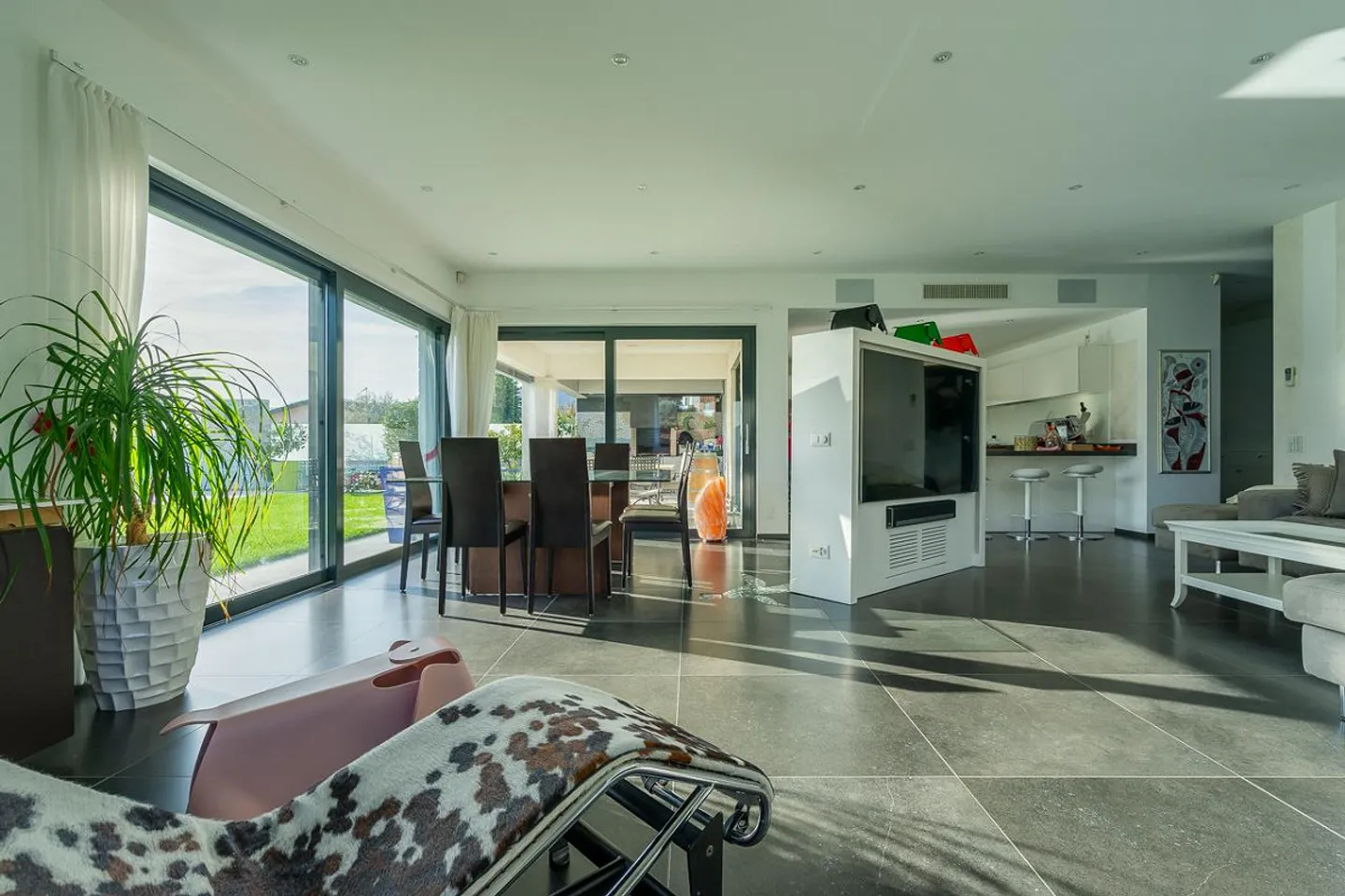 Villa Moderne avec Piscine et Domotique Avancée - Photo 2 sur 19