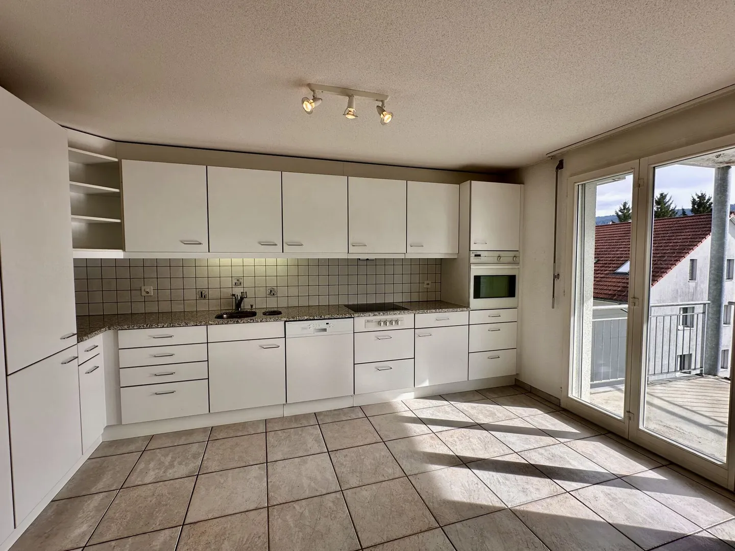 4½-Room Apartment in a Sunny and Central Location - Photo 2 of 9