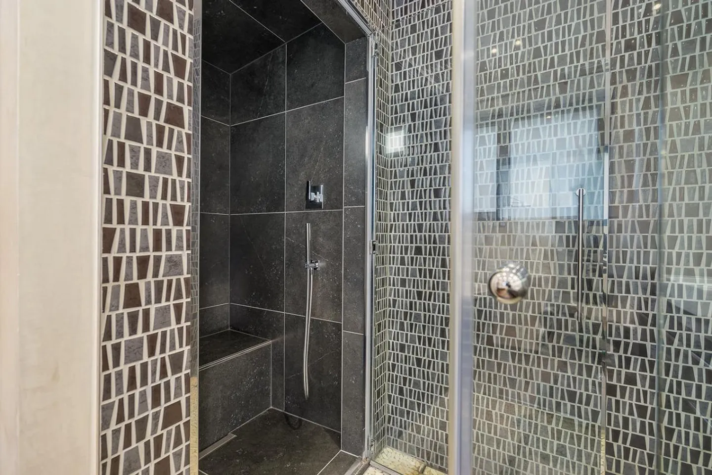 Villa Moderne avec Piscine et Domotique Avancée - Photo 11 sur 19