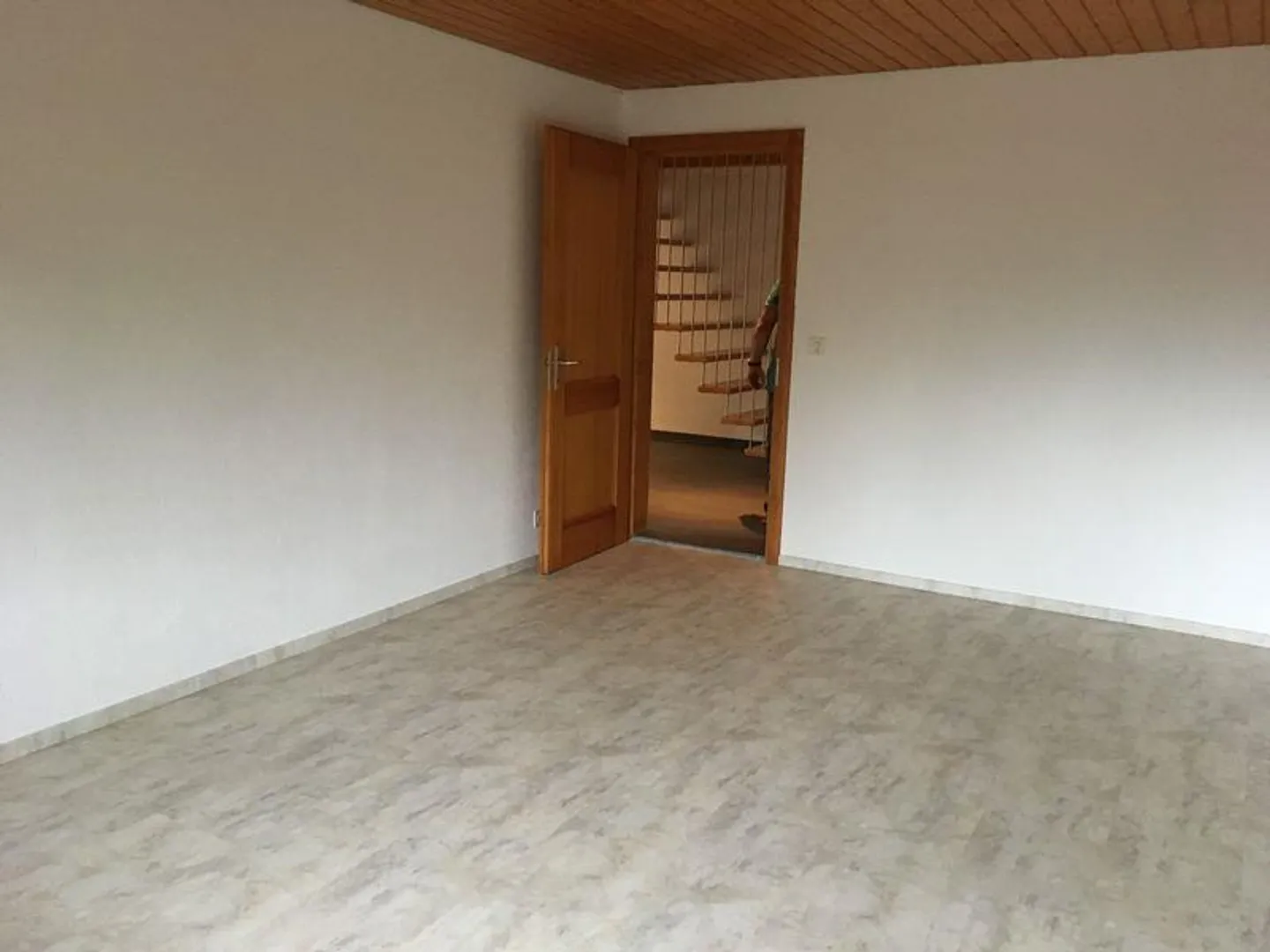 Newly renovated, bright 5-room apartment with charm & large balcony - Photo 4 of 12