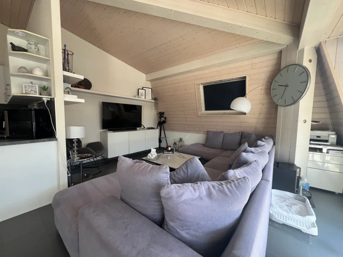Spacious 4.5 Room Apartment - Photo 3 of 11