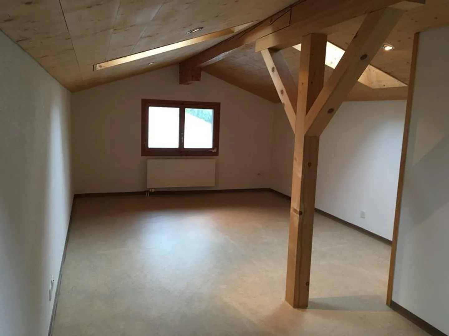 Newly renovated, bright 5-room apartment with charm & large balcony - Photo 7 of 12