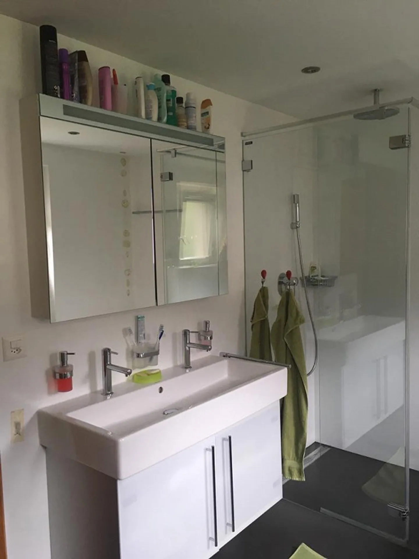 Newly renovated, bright 5-room apartment with charm & large balcony - Photo 9 of 12