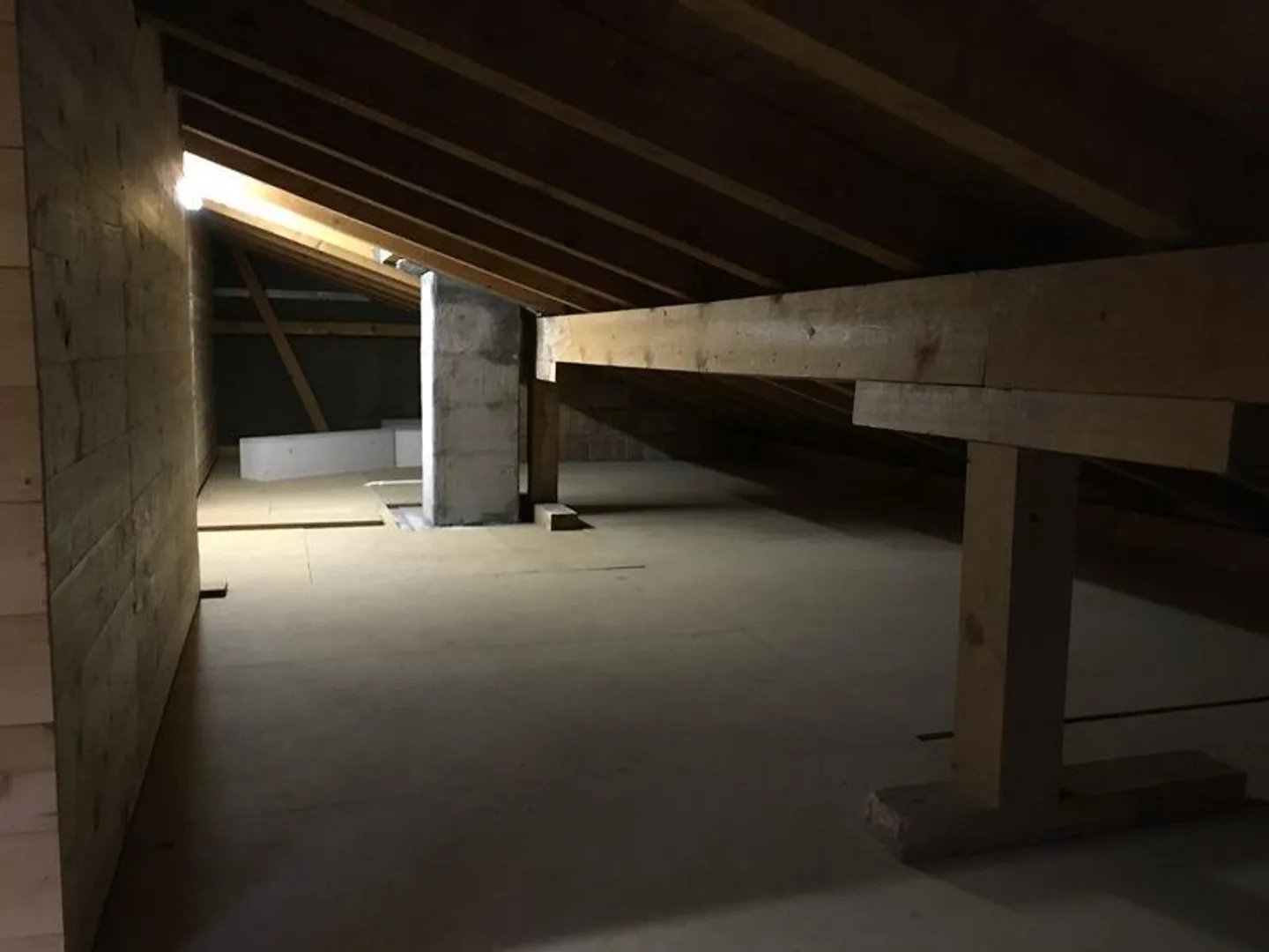 Newly renovated, bright 5-room apartment with charm & large balcony - Photo 8 of 12