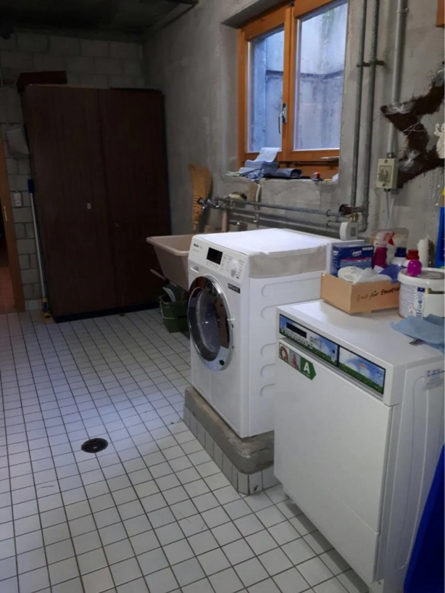 Newly renovated, bright 5-room apartment with charm & large balcony - Photo 11 of 12