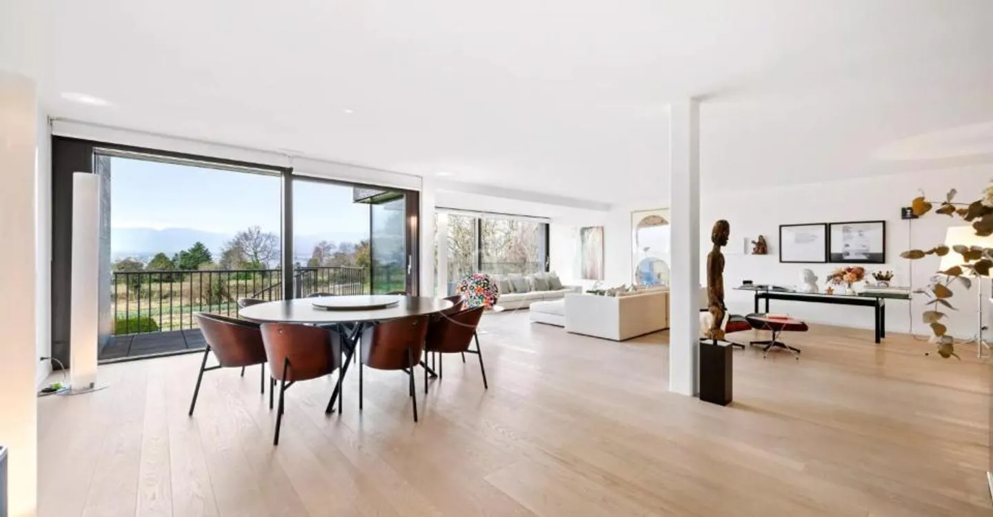 Superbo duplex di 328 m2 con giardini e vista lago nel cuore di Corsier - Foto 3 di 12