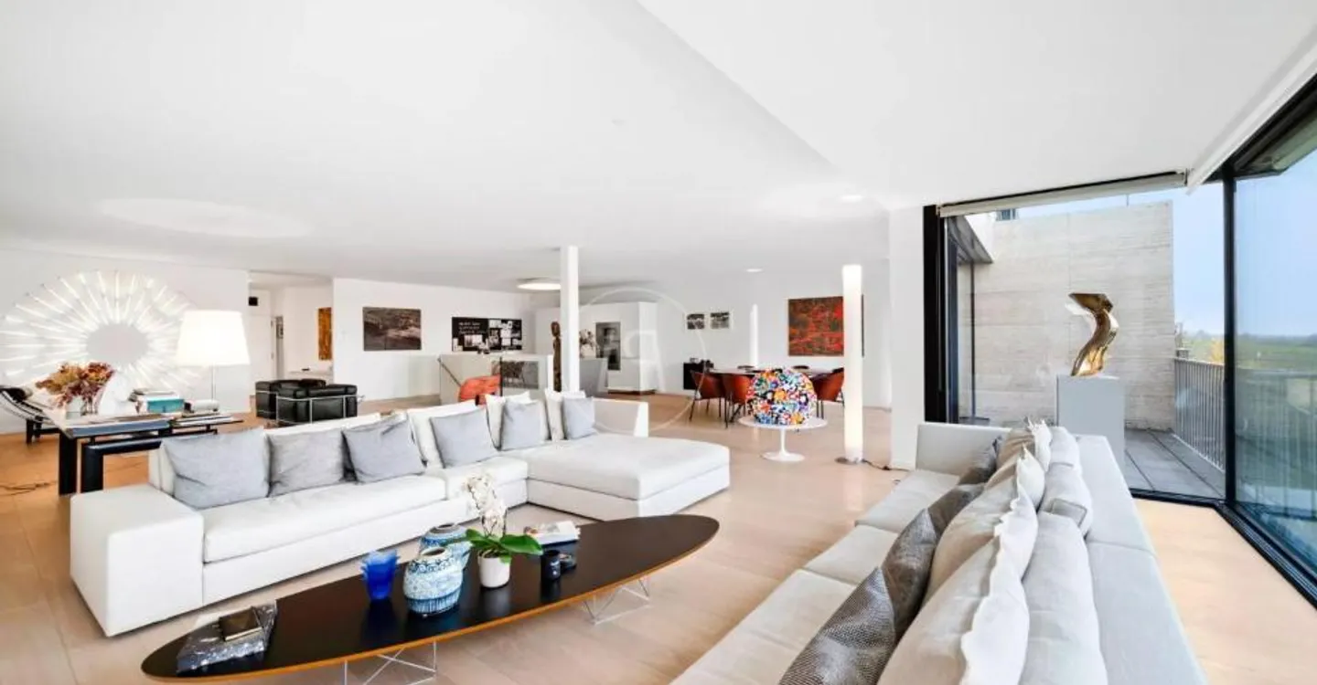 Superbo duplex di 328 m2 con giardini e vista lago nel cuore di Corsier - Foto 1 di 12