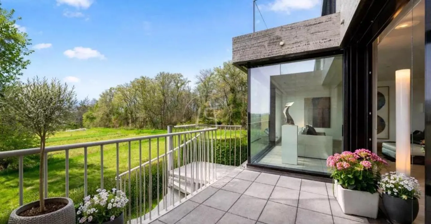 Superbo duplex di 328 m2 con giardini e vista lago nel cuore di Corsier - Foto 8 di 12