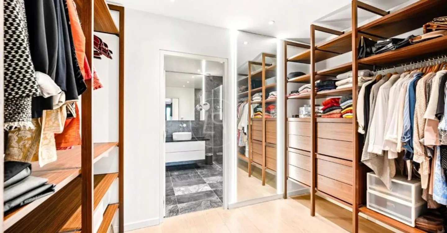 Superbo duplex di 328 m2 con giardini e vista lago nel cuore di Corsier - Foto 11 di 12