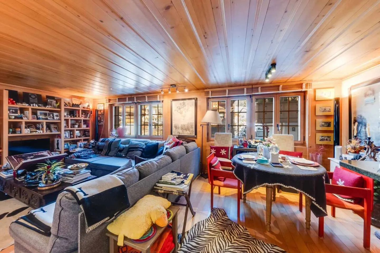 Elégant 2.5 pièces d'exception au centre du village - Photo 2 sur 12