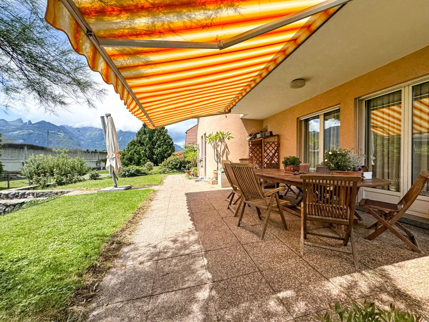 Detached house in Aigle with garden. - Photo 1 of 29