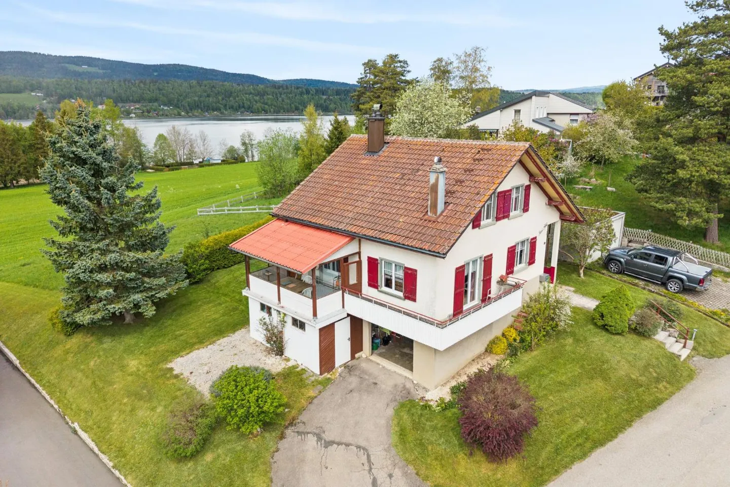 Villa con carattere e vista sul lago - Nel cuore della valle del Joux - Foto 1 di 13