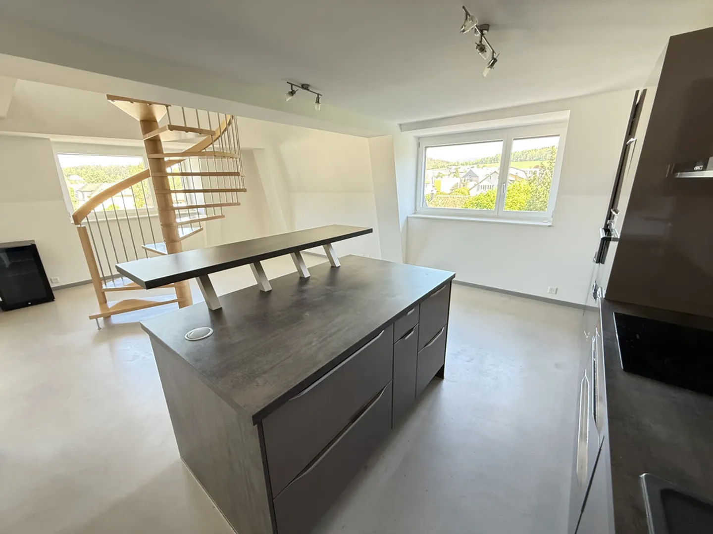 Modern duplex close to amenities - 3 months of net rent offered - Photo 4 of 11