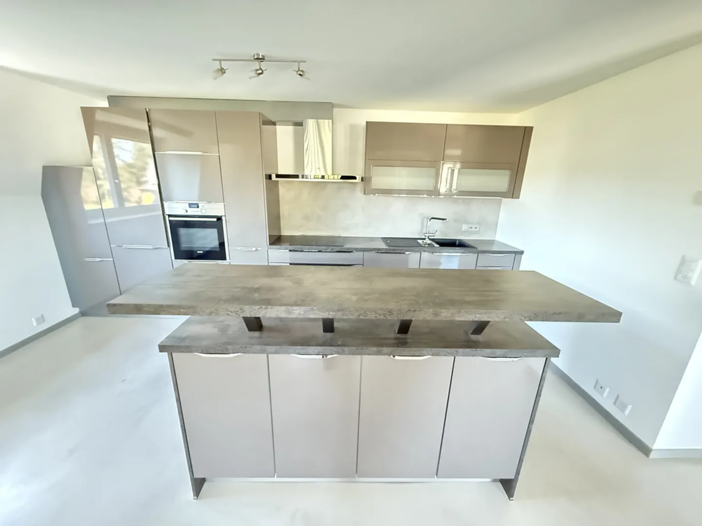 Modern duplex close to amenities - 3 months of net rent offered - Photo 5 of 11