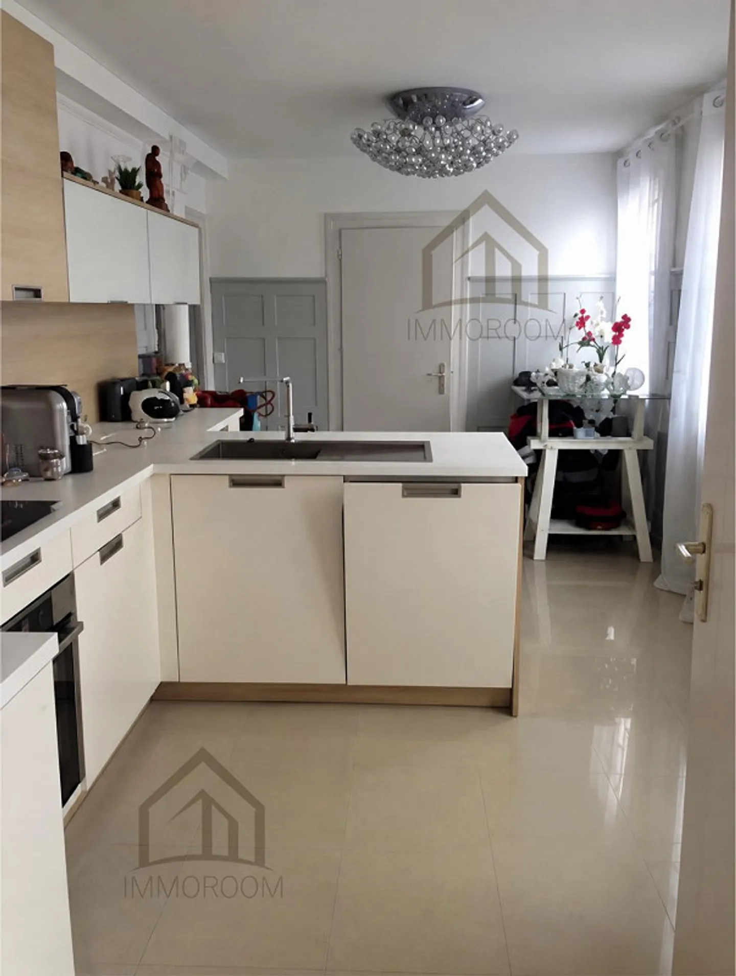 Multi-family house duplex with potential - Photo 8 of 10