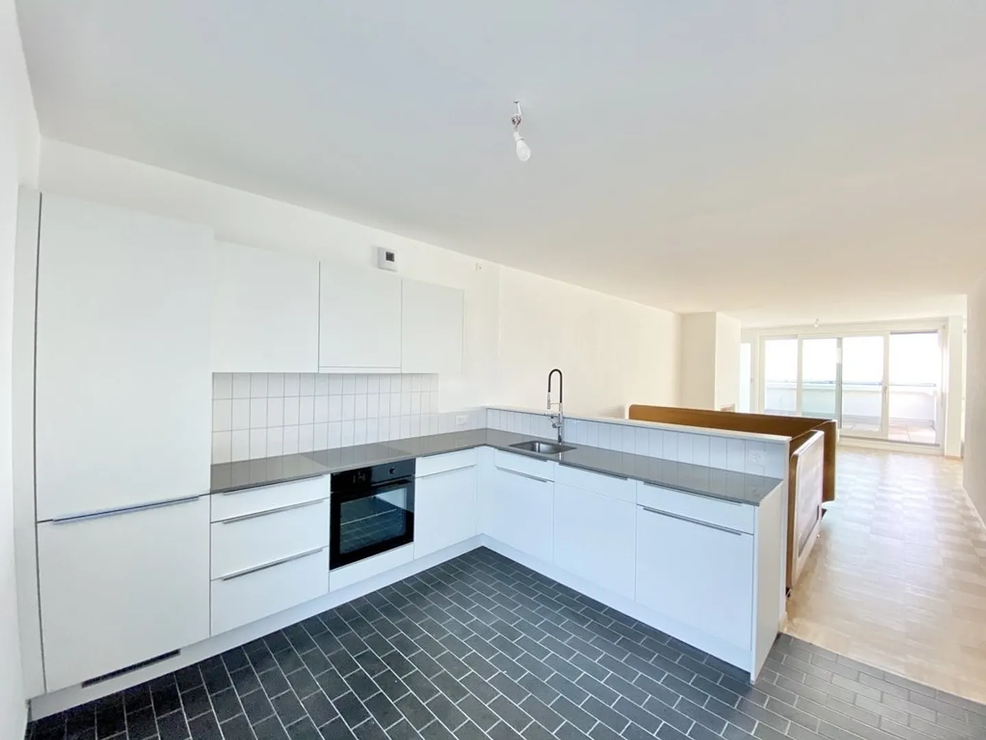 Duplex apartment located in the Tourelle district - Photo 3 of 11