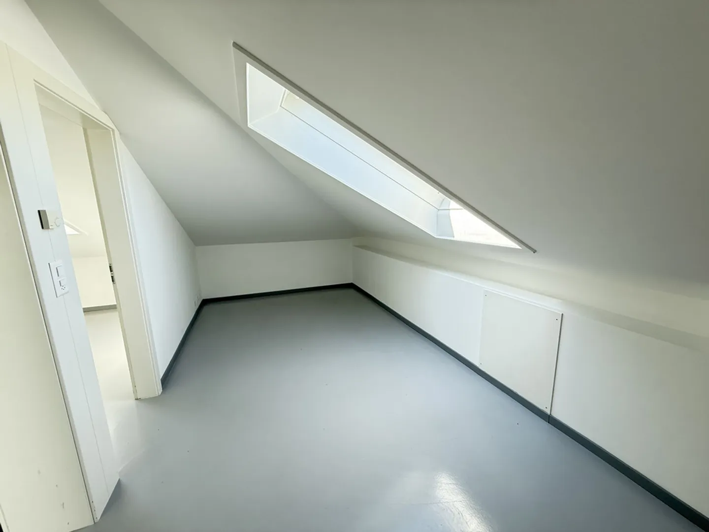 Modern duplex close to amenities - 3 months of net rent offered - Photo 8 of 11