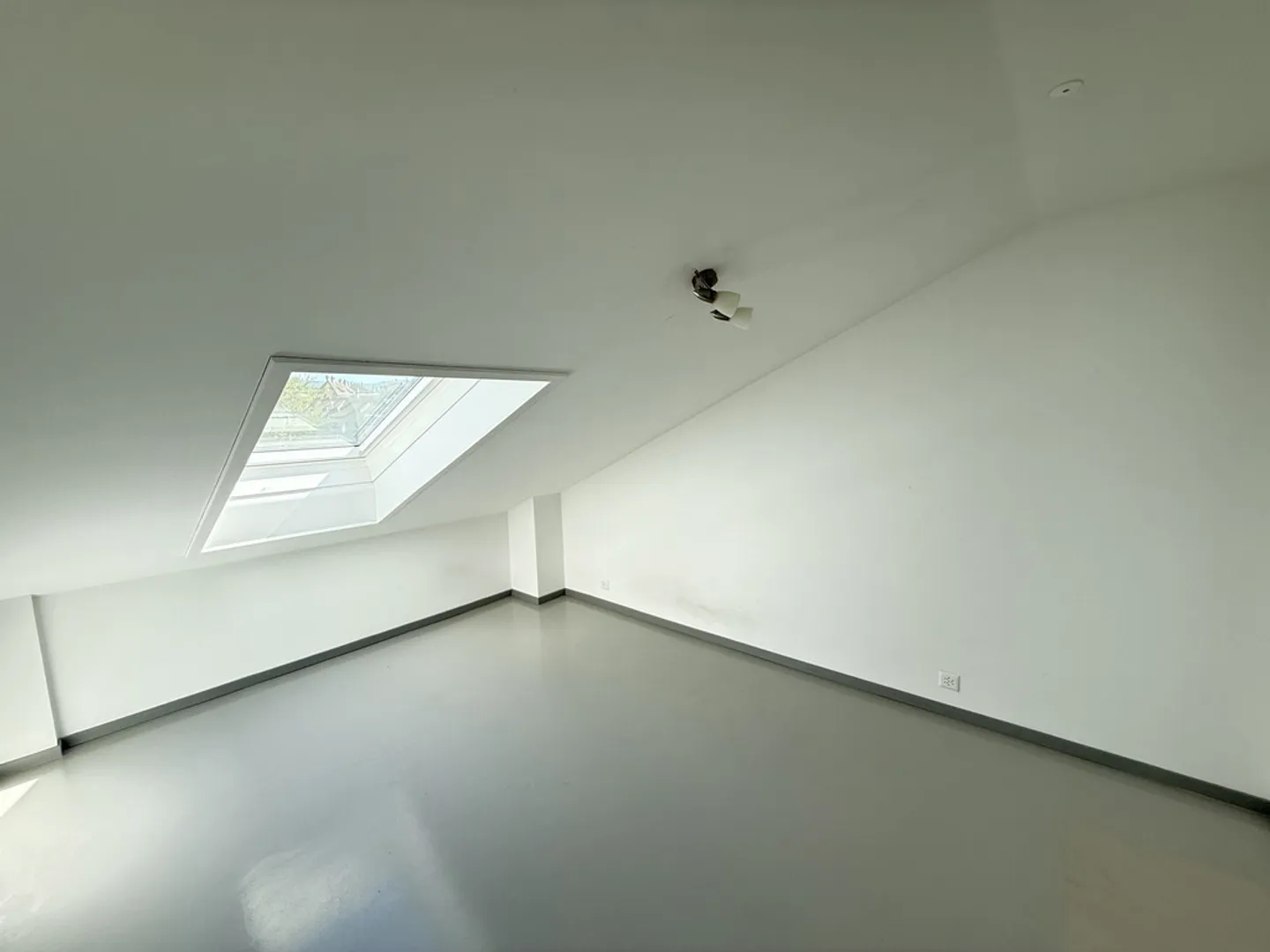 Modern duplex close to amenities - 3 months of net rent offered - Photo 9 of 11