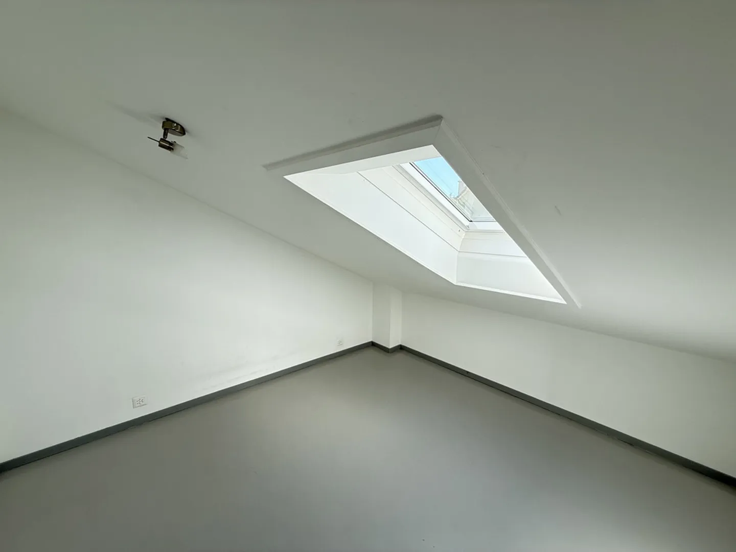 Modern duplex close to amenities - 3 months of net rent offered - Photo 10 of 11