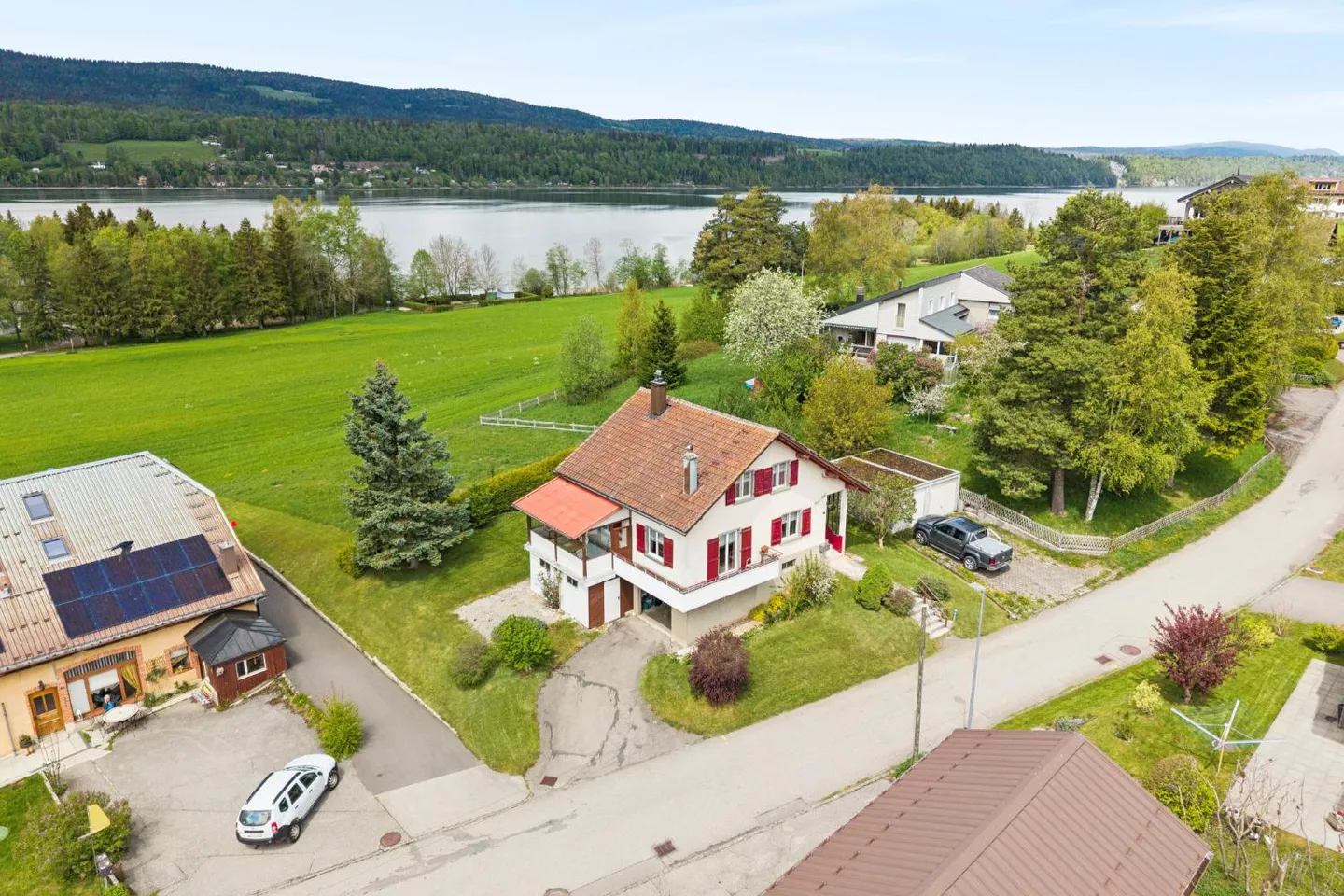 Villa con carattere e vista sul lago - Nel cuore della valle del Joux - Foto 4 di 13