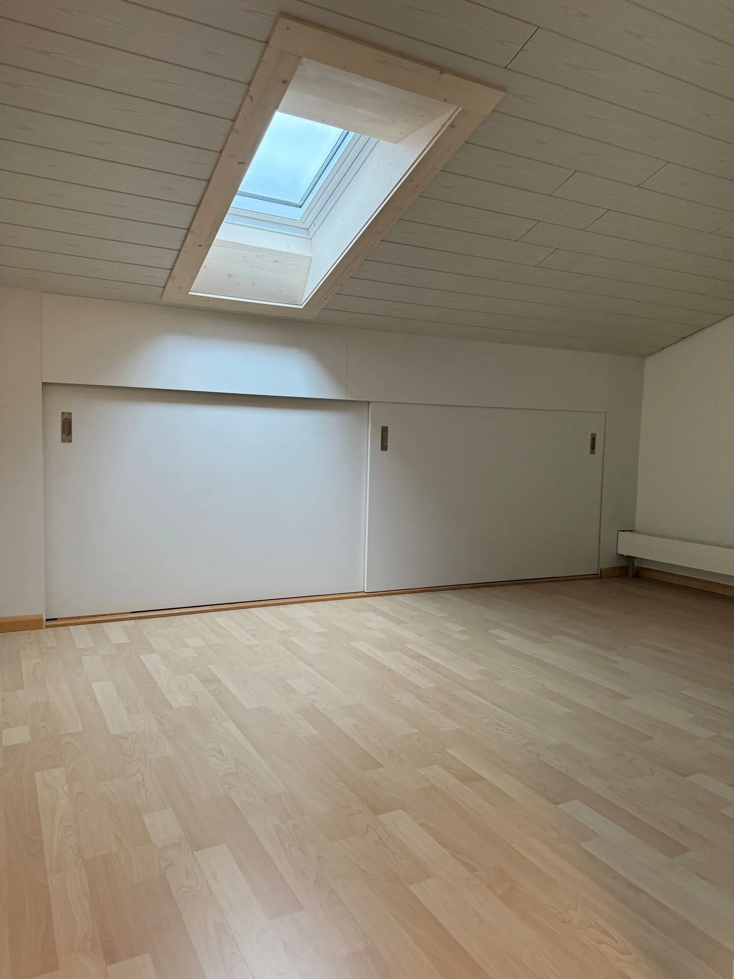 très spacieux atelier près du centre du village - Photo 5 sur 11