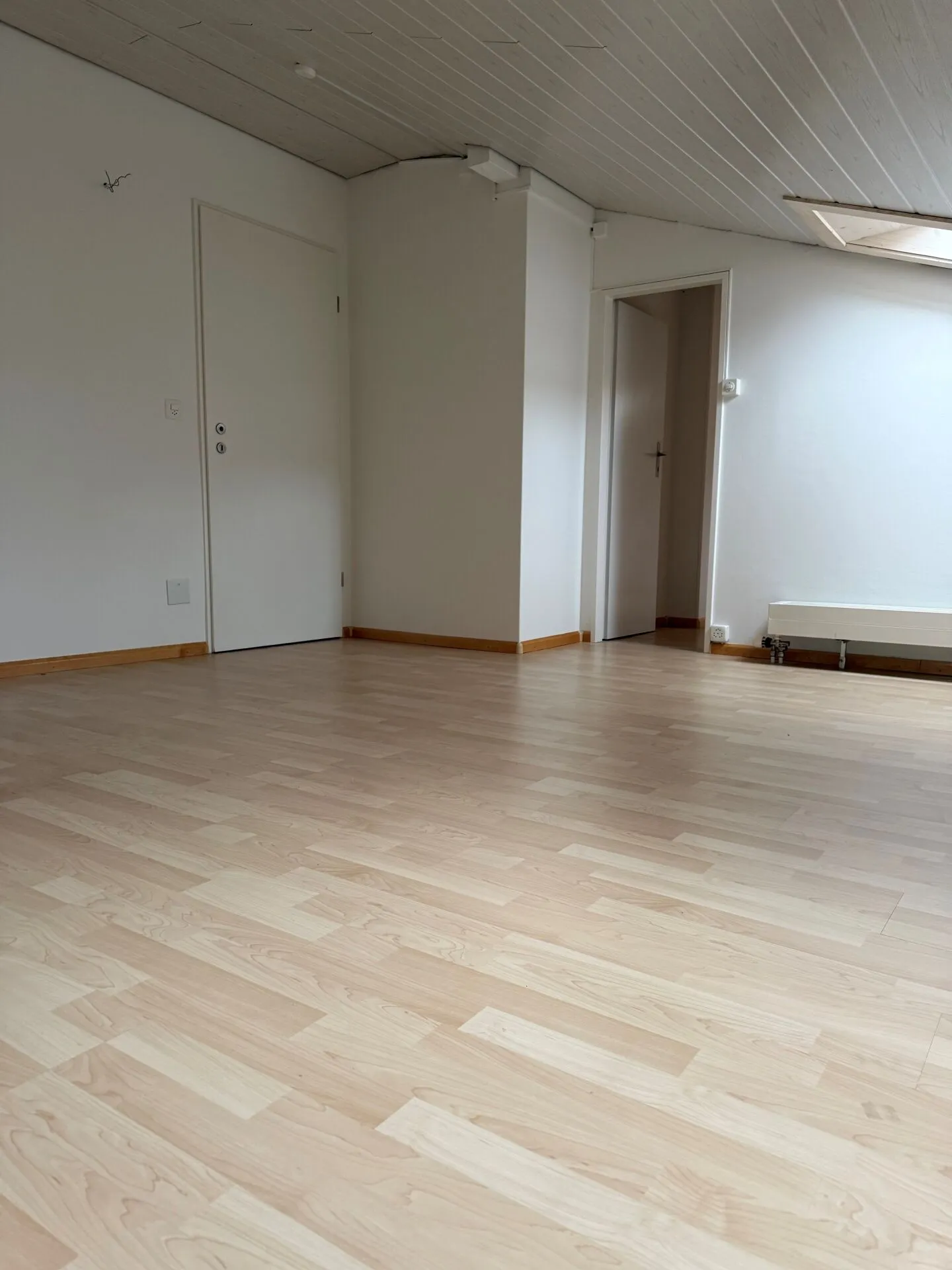 très spacieux atelier près du centre du village - Photo 7 sur 11