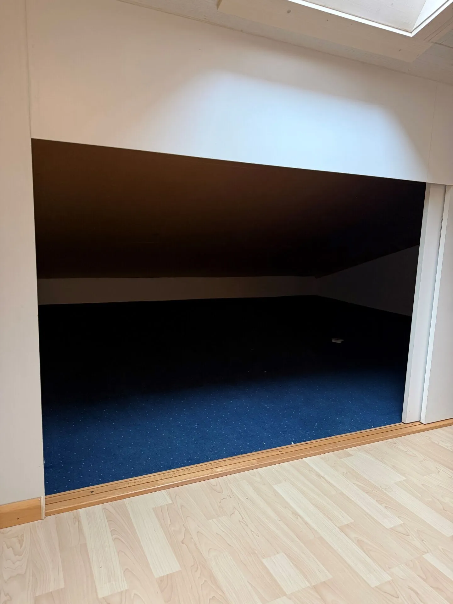 très spacieux atelier près du centre du village - Photo 6 sur 11