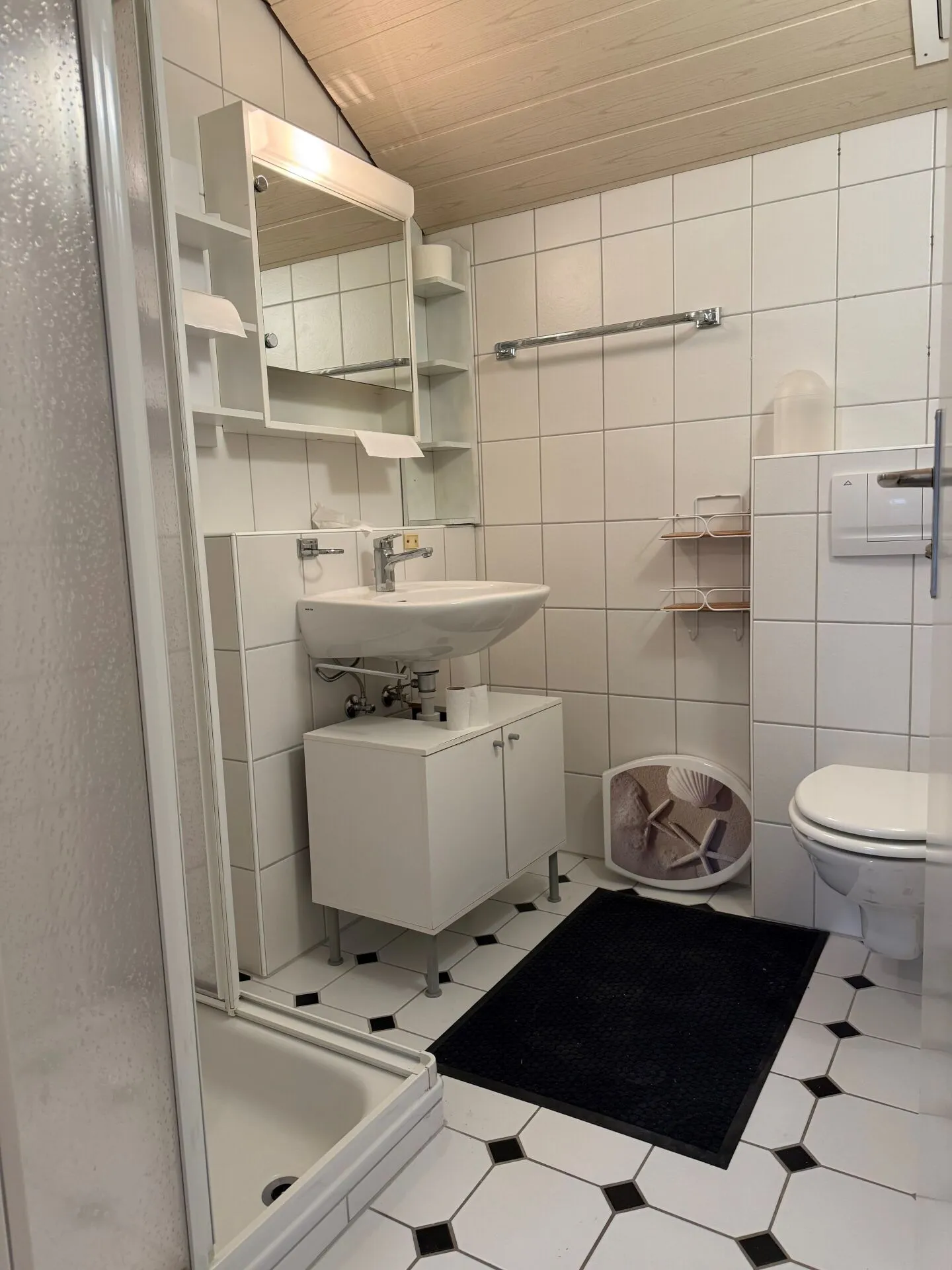 très spacieux atelier près du centre du village - Photo 9 sur 11