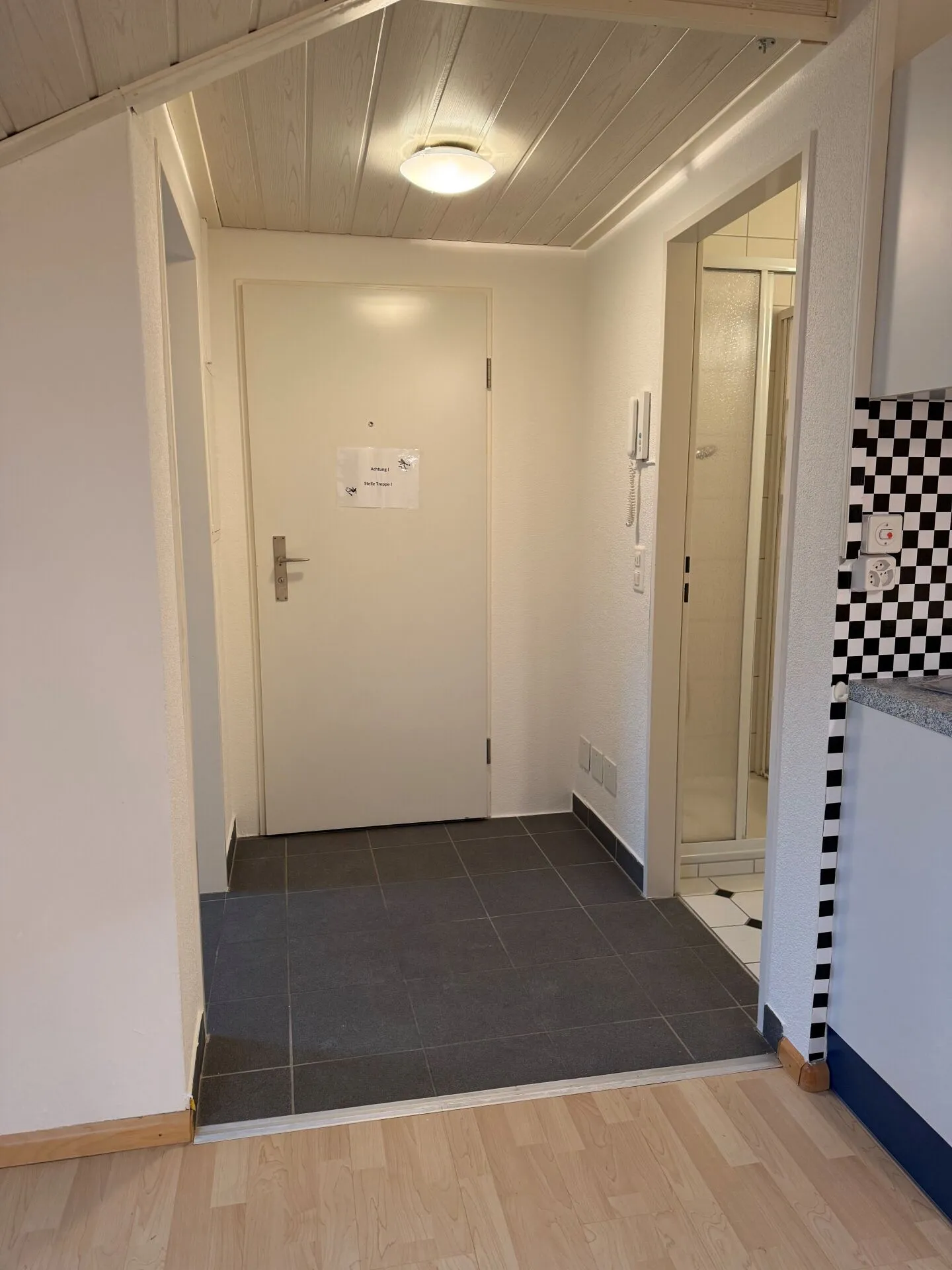 très spacieux atelier près du centre du village - Photo 10 sur 11