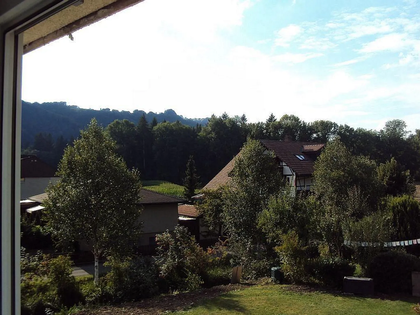 Sunny 3-room apartment with balcony and parking space in Münsingen - Photo 2 of 12