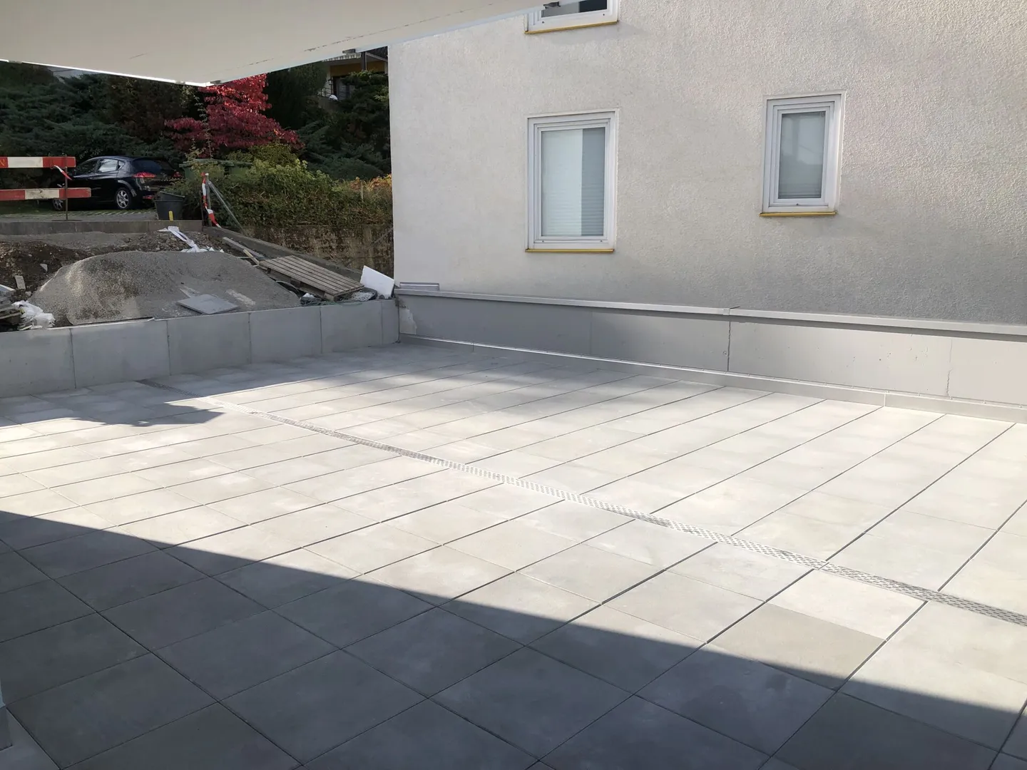 Central, moderne avec grande terrasse et vue partielle sur le lac - Photo 10 sur 11