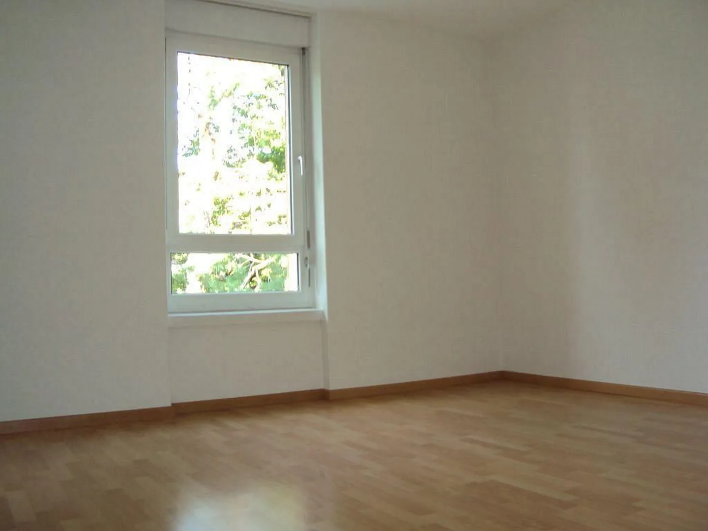 Sunny 3-room apartment with balcony and parking space in Münsingen - Photo 1 of 12