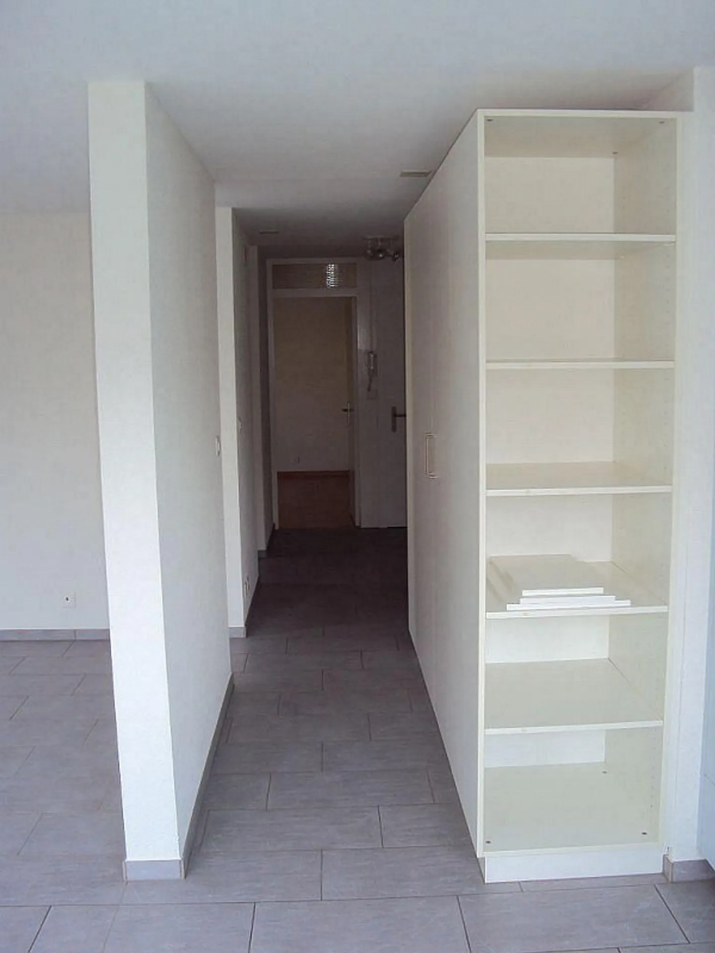 Sunny 3-room apartment with balcony and parking space in Münsingen - Photo 7 of 12