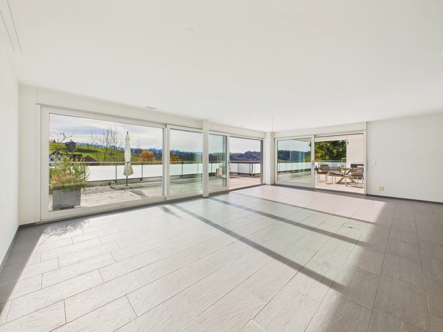 Unique apartment in Wald ZH with 5.5 rooms and breathtaking views - Photo 1 of 13