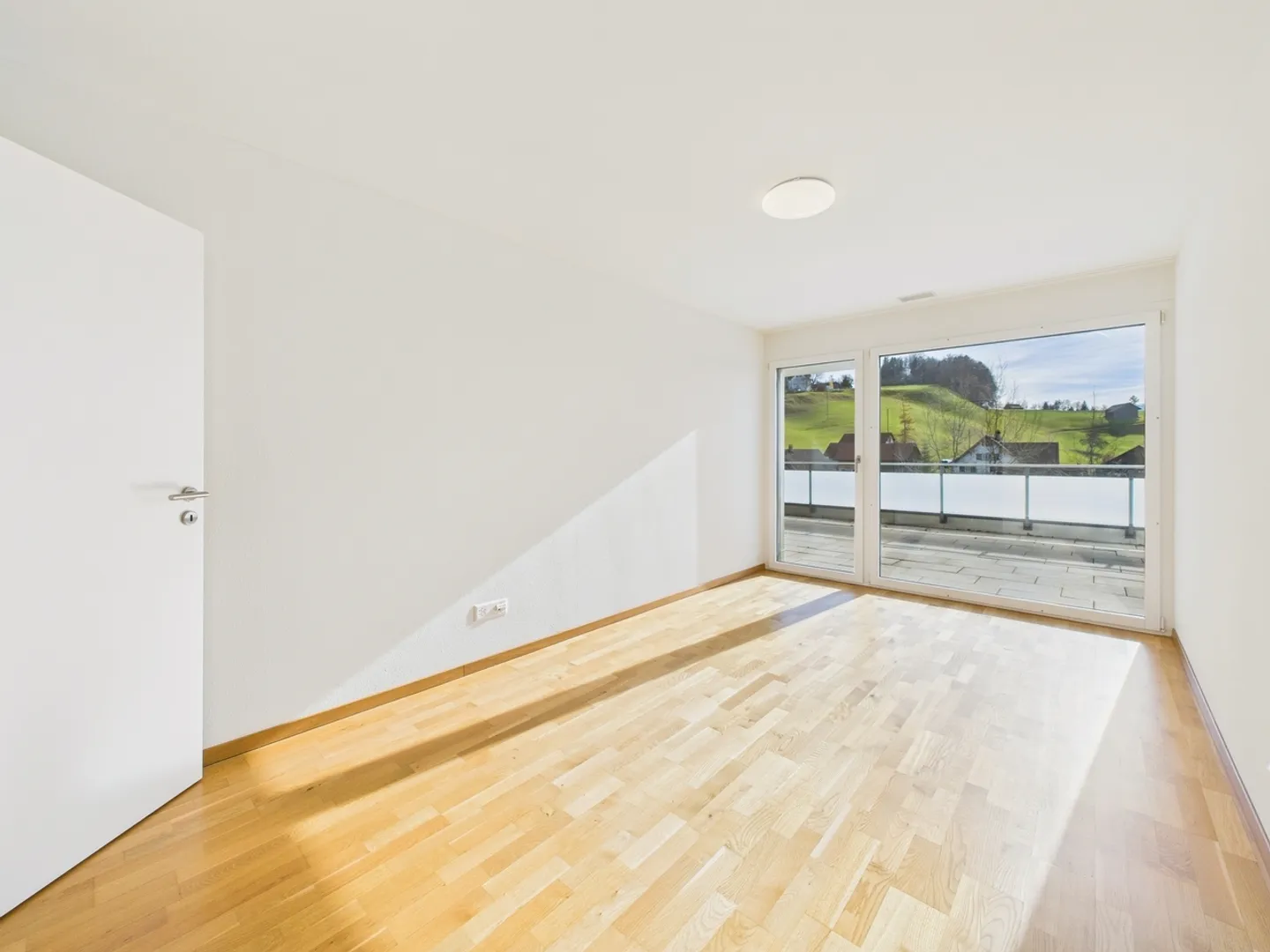 Unique apartment in Wald ZH with 5.5 rooms and breathtaking views - Photo 5 of 13