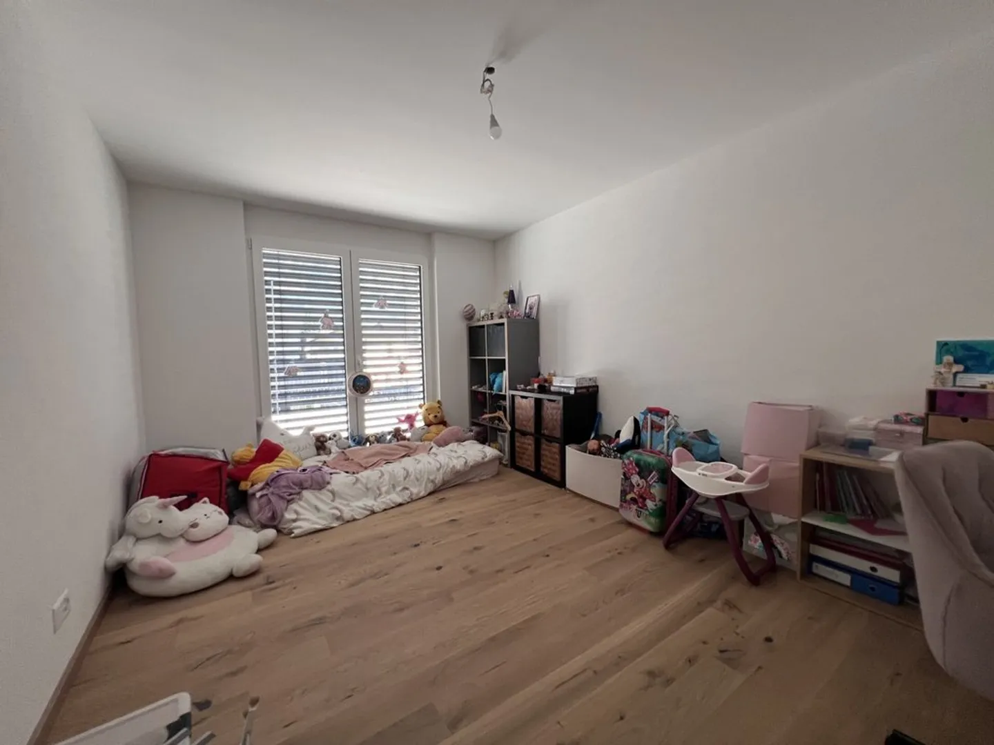 Modern Apartment with Terrace - Photo 6 of 11