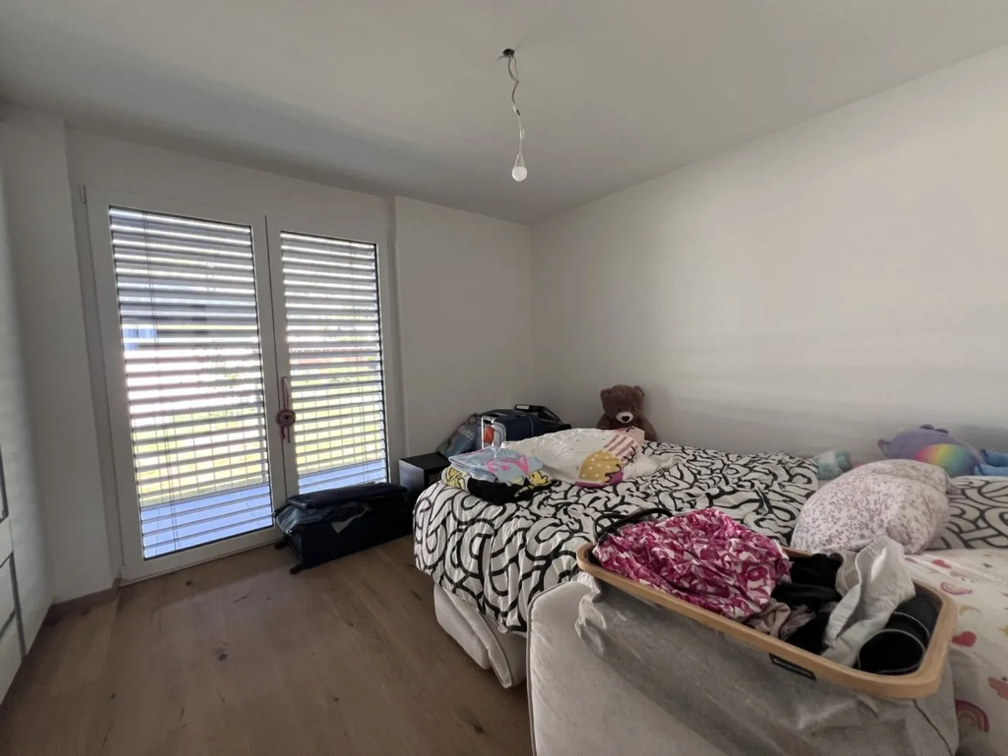 Modern Apartment with Terrace - Photo 7 of 11