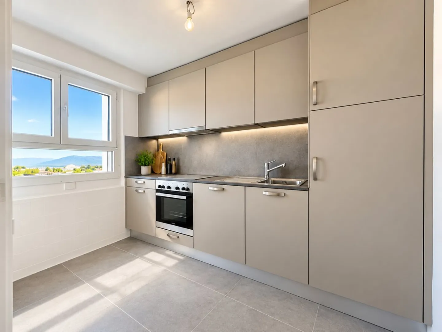 Appartement rénové 4 pièces - Photo 1 sur 12