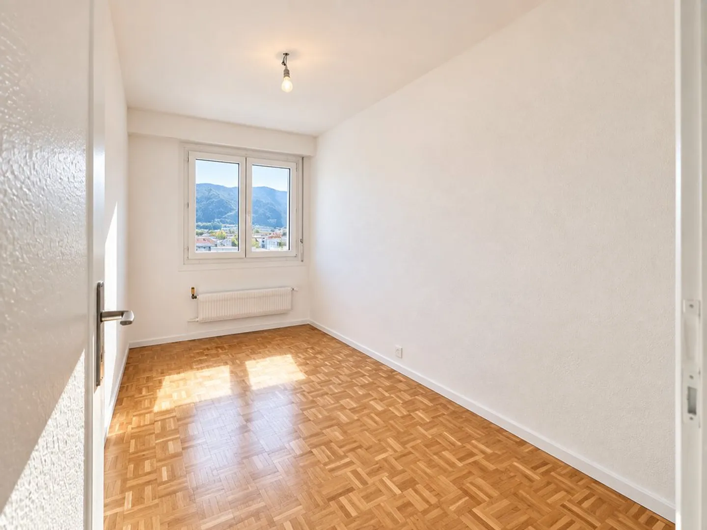 Appartement rénové 4 pièces - Photo 4 sur 12