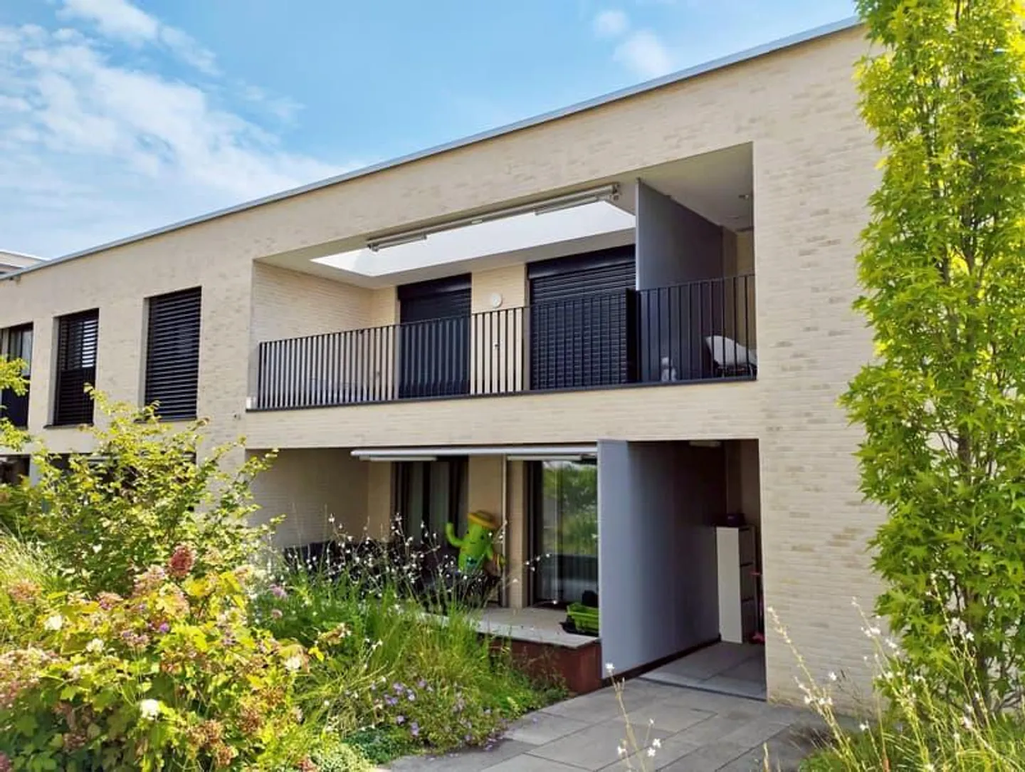 Neuwertige Wohnung mit Aussicht auf Flussufer - Foto 1 von 9