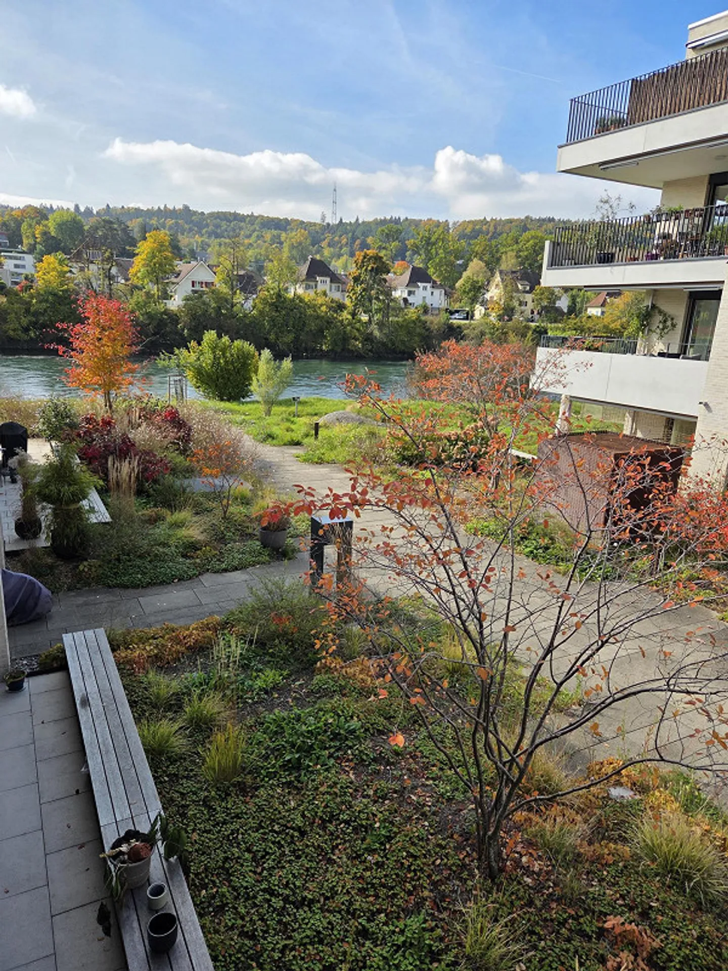 Neuwertige Wohnung mit Aussicht auf Flussufer - Foto 2 von 9