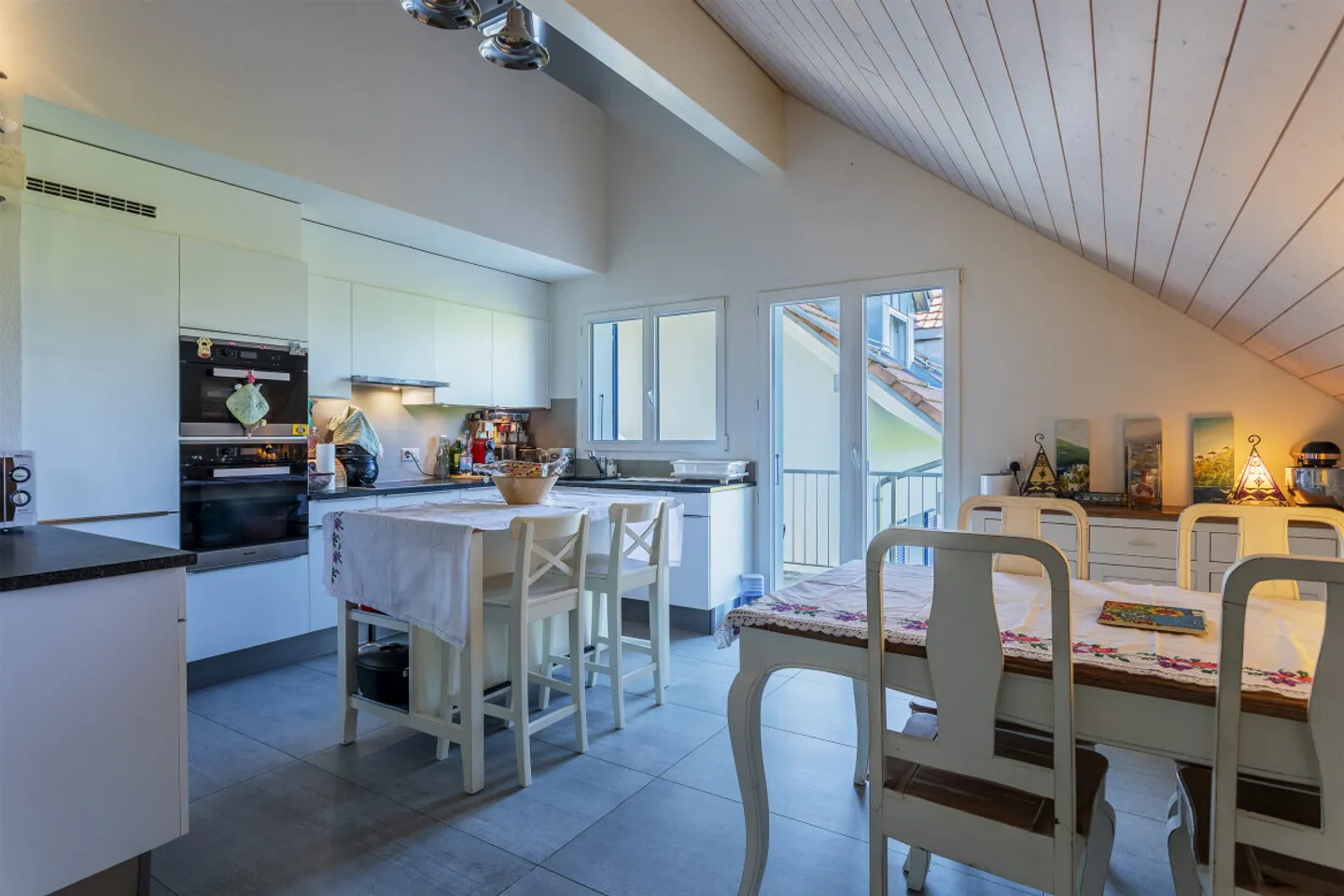 Attique spacieux avec mezzanine - Photo 3 sur 13