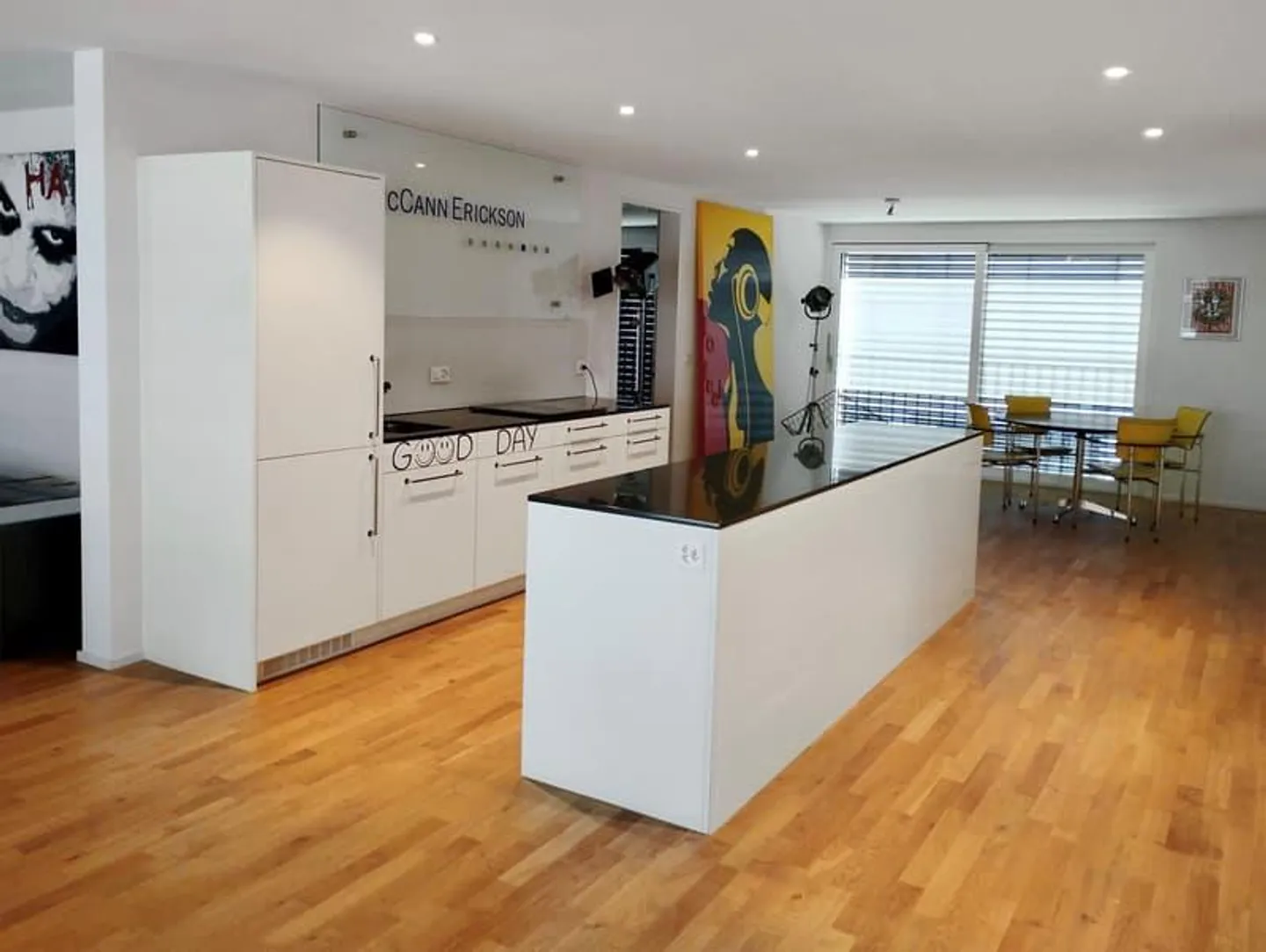Neuwertige Wohnung mit Aussicht auf Flussufer - Foto 3 von 9