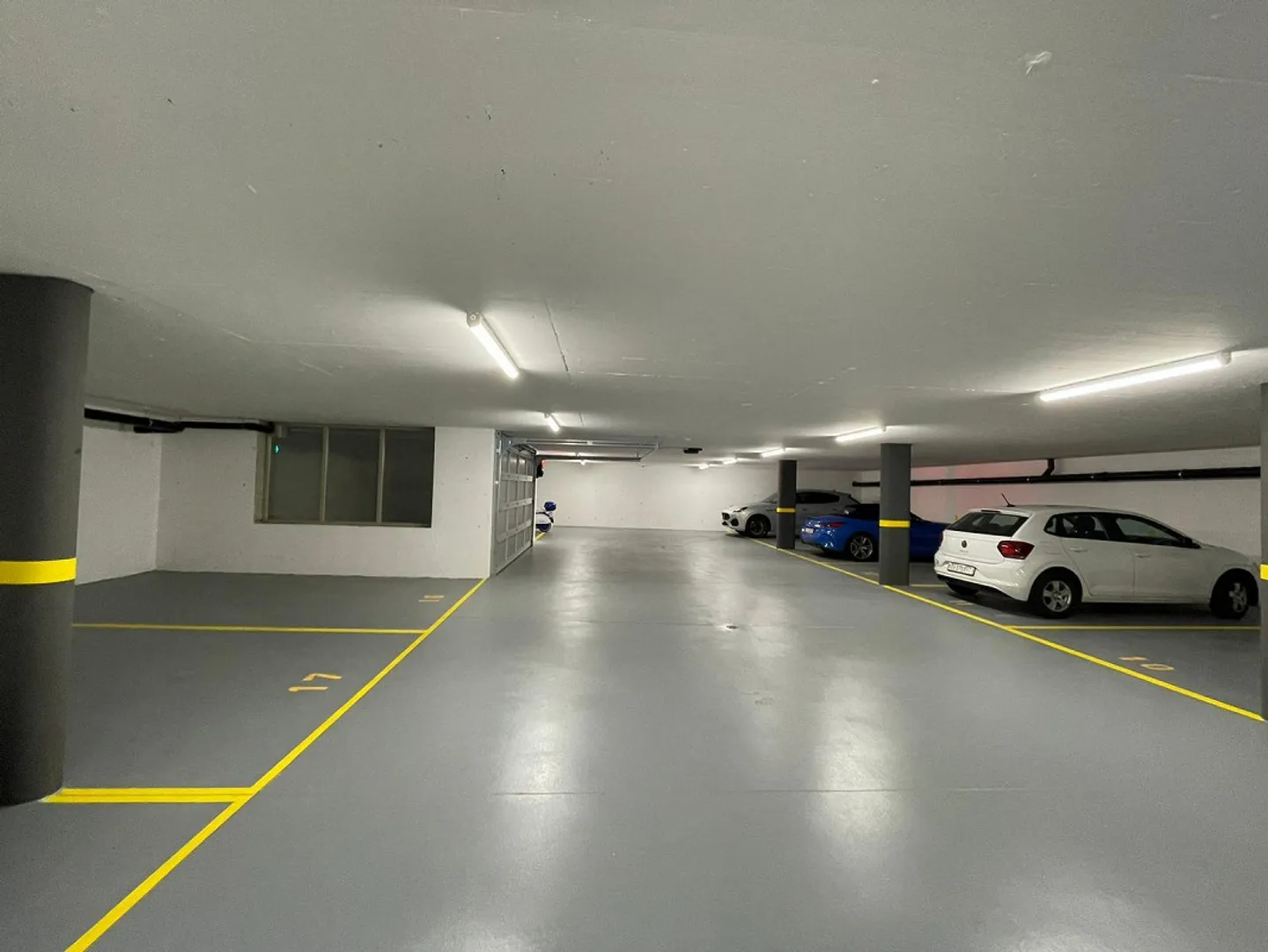 Parking space for rent in garage - Massagno - Photo 2 of 2