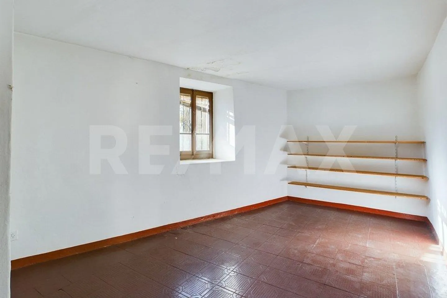 Ticinese house with private courtyard in the heart of Arzo - Photo 7 of 13